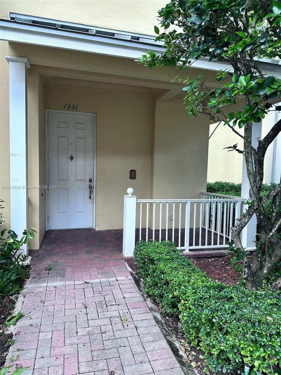 VILLAGE AT SAILBOAT BEND · #1331 in Fort Lauderdale - Photo 4