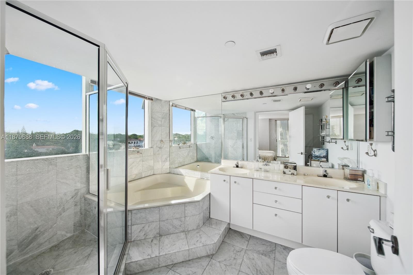 KING DAVID TOWERS CONDO · #604 in Miami Beach - Photo 14