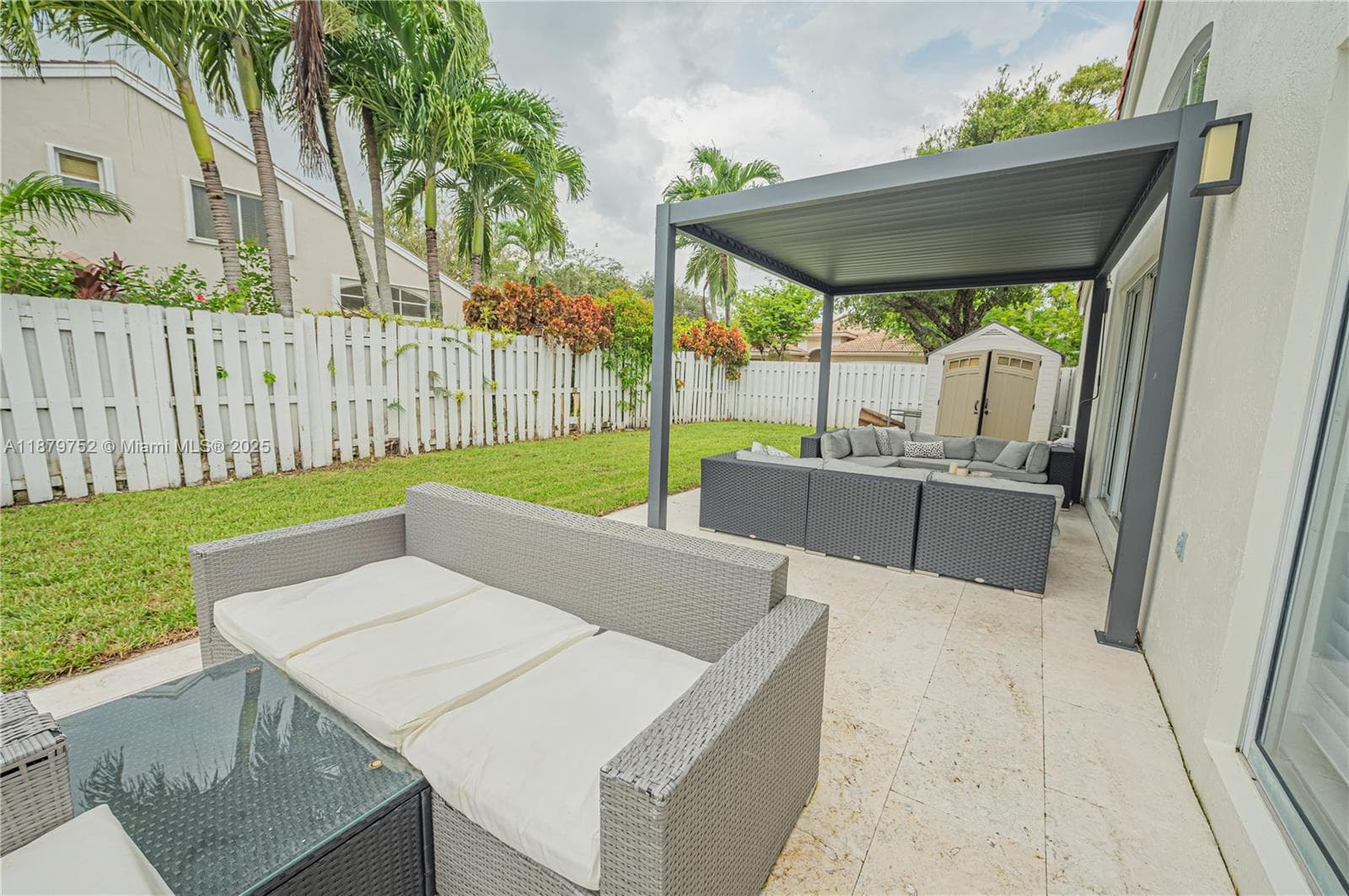 3380 SW 50th St photo 40