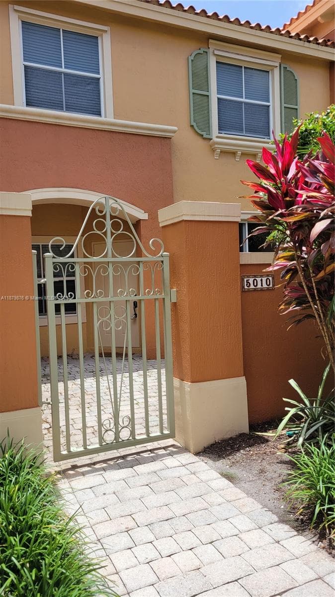 VILLAS AT HARBOR ISLES CO · #2408 in Dania Beach - Photo 1