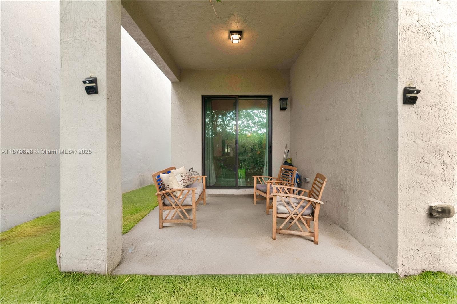 3374 NW 5th St photo 20