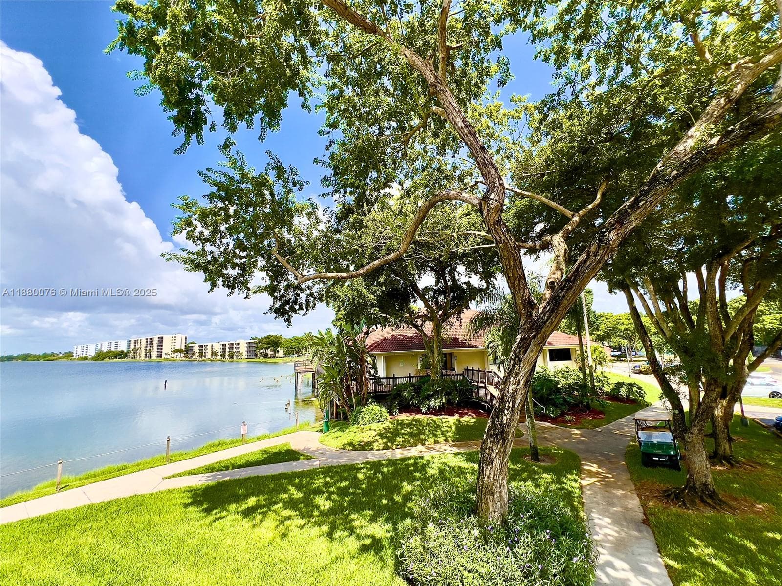 LAKE EMERALD CONDOMINIUM · #209 in Oakland Park - Photo 6
