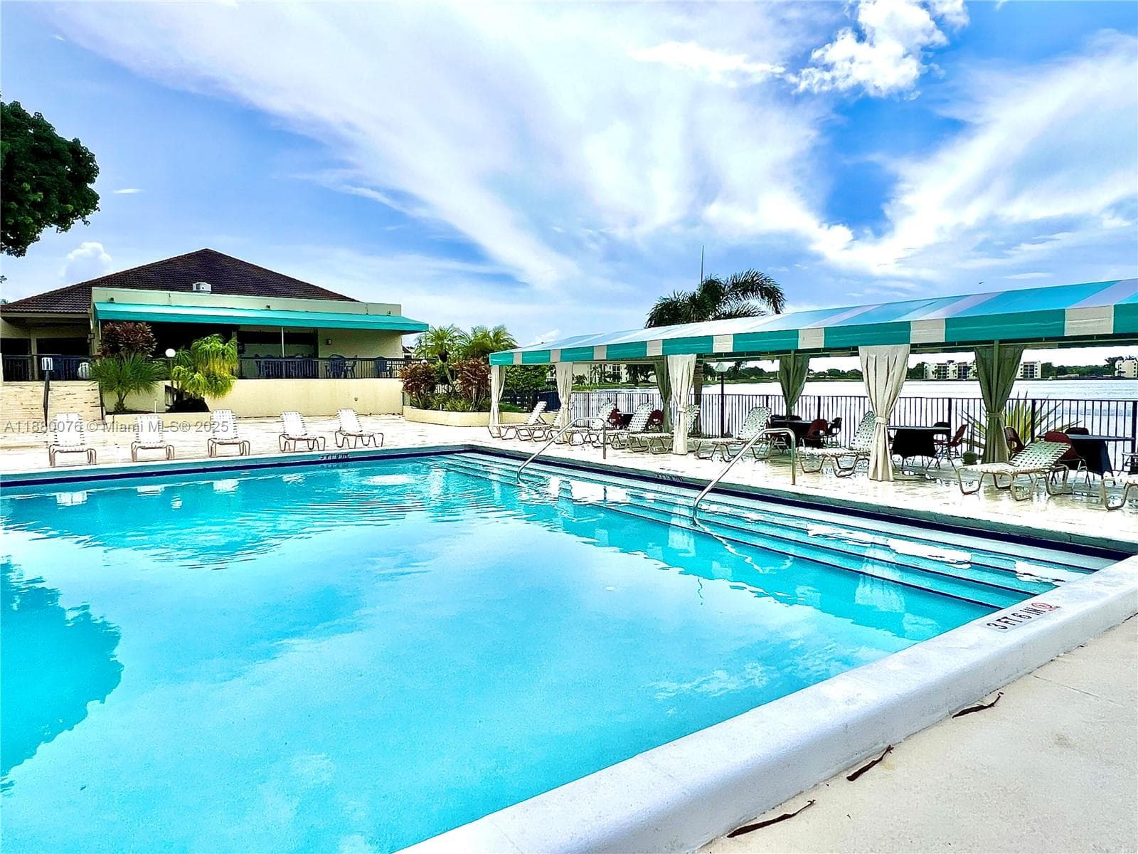 LAKE EMERALD CONDOMINIUM · #209 in Oakland Park - Photo 20