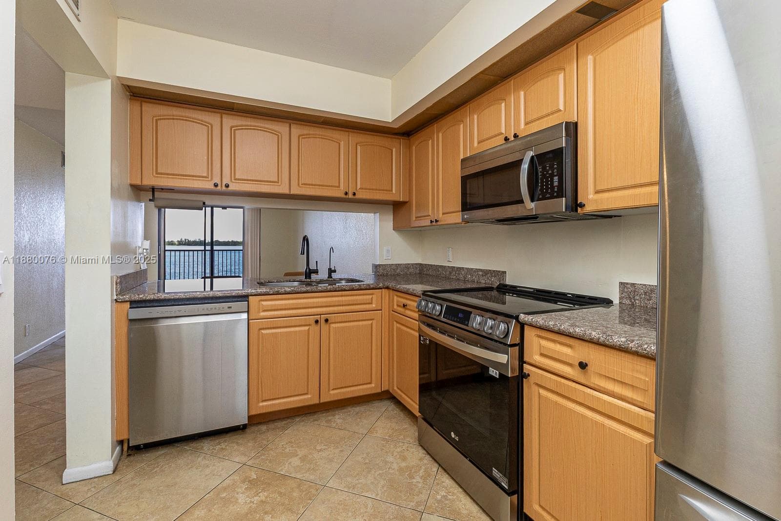 LAKE EMERALD CONDOMINIUM · #209 in Oakland Park - Photo 31