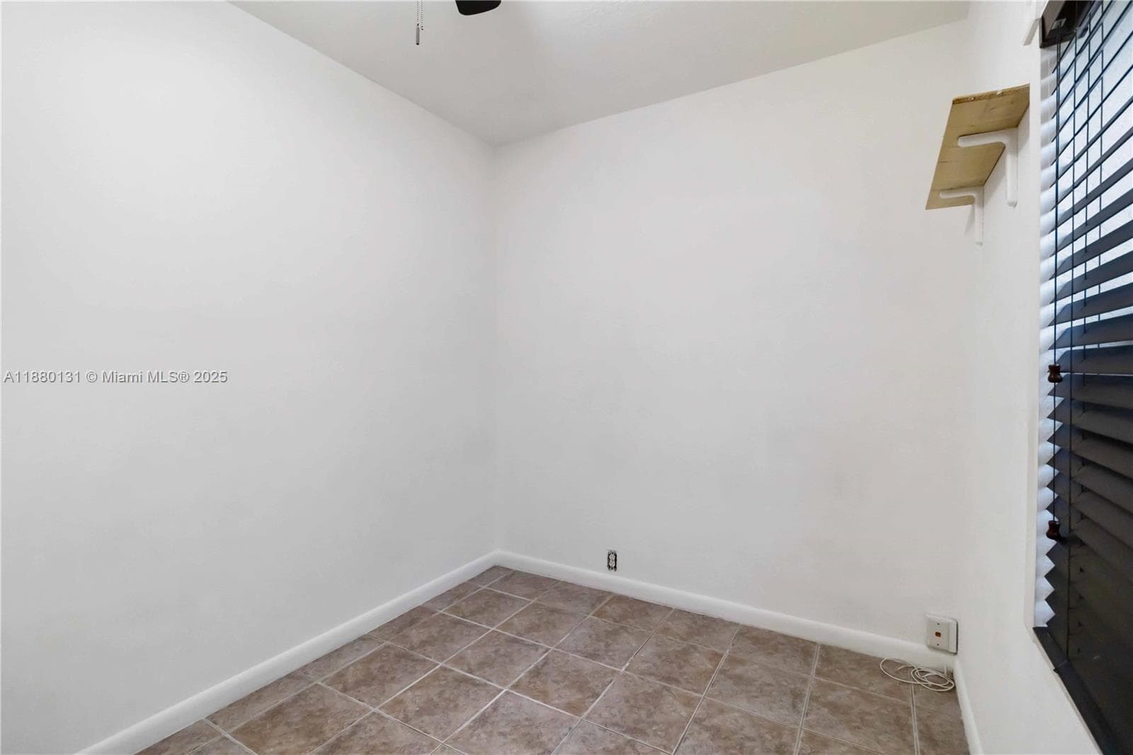5740 Lincoln St photo 17
