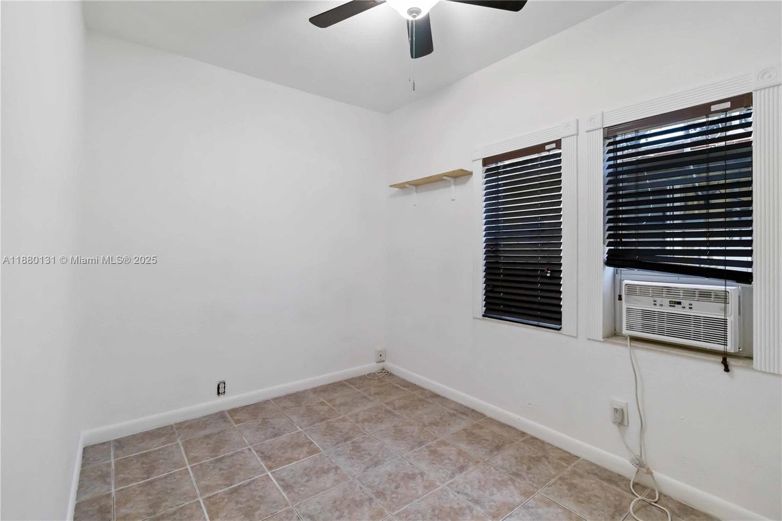 5740 Lincoln St photo 15