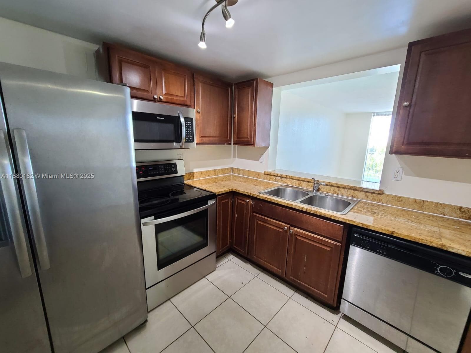 MONTECARLO CONDO · #D-409 in Miami - Photo 4