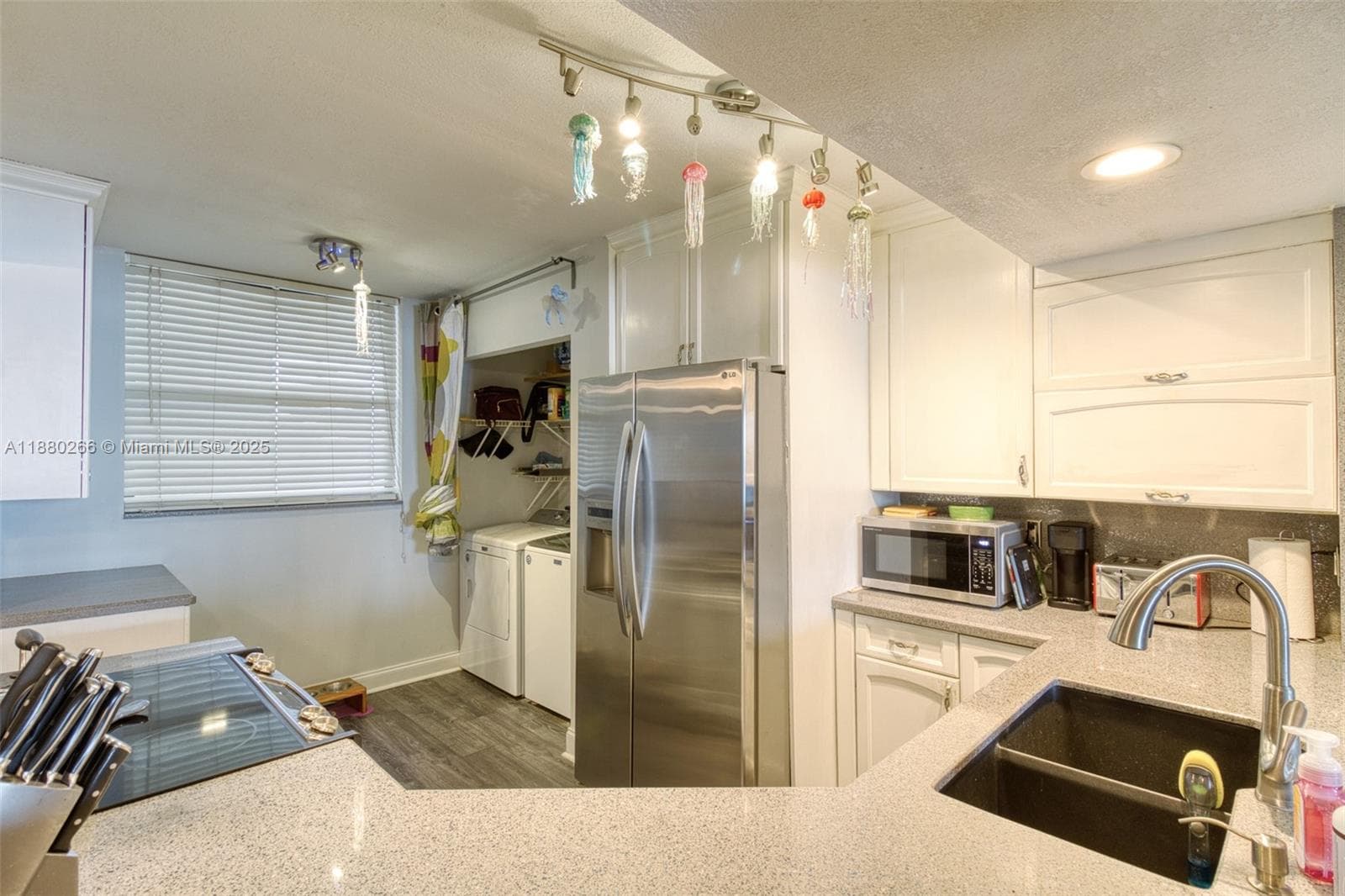 LAKE EMERALD CONDOMINIUM · #306 in Oakland Park - Photo 2