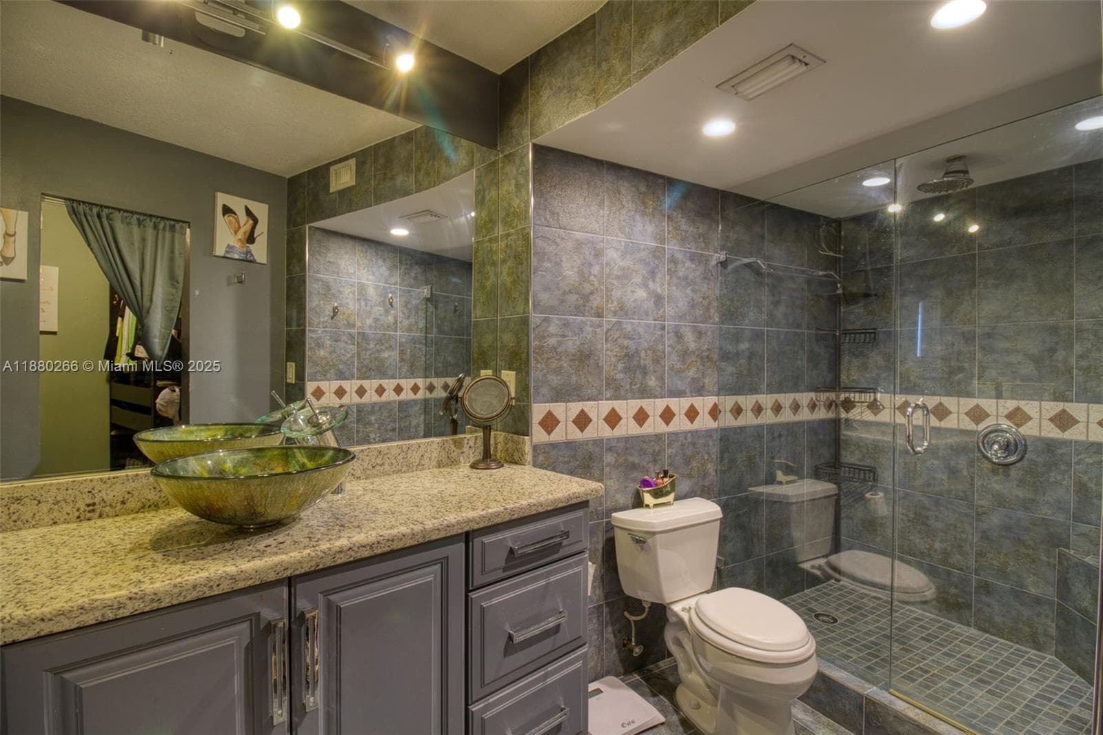 LAKE EMERALD CONDOMINIUM · #306 in Oakland Park - Photo 12