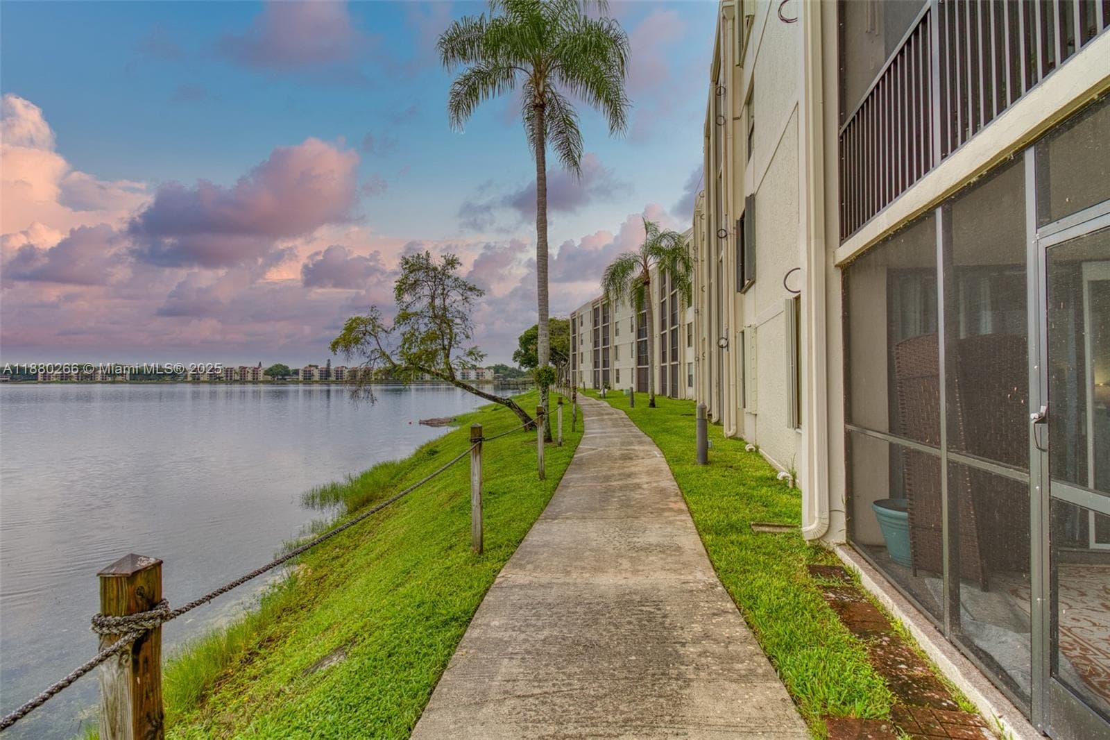 LAKE EMERALD CONDOMINIUM · #306 in Oakland Park - Photo 22