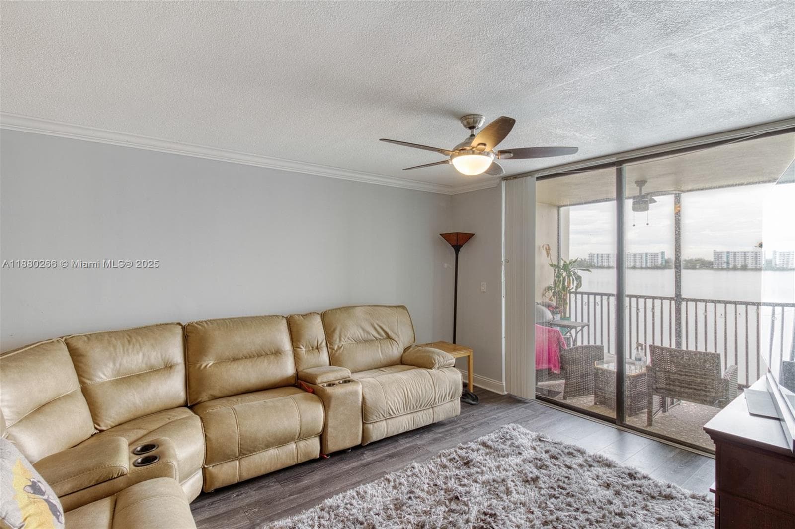 LAKE EMERALD CONDOMINIUM · #306 in Oakland Park - Photo 7