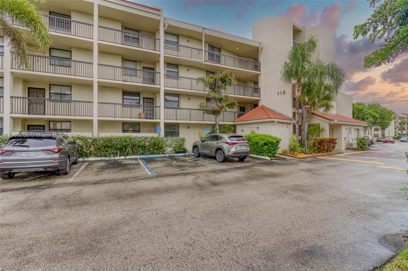 LAKE EMERALD CONDOMINIUM · #306 in Oakland Park - Photo 20