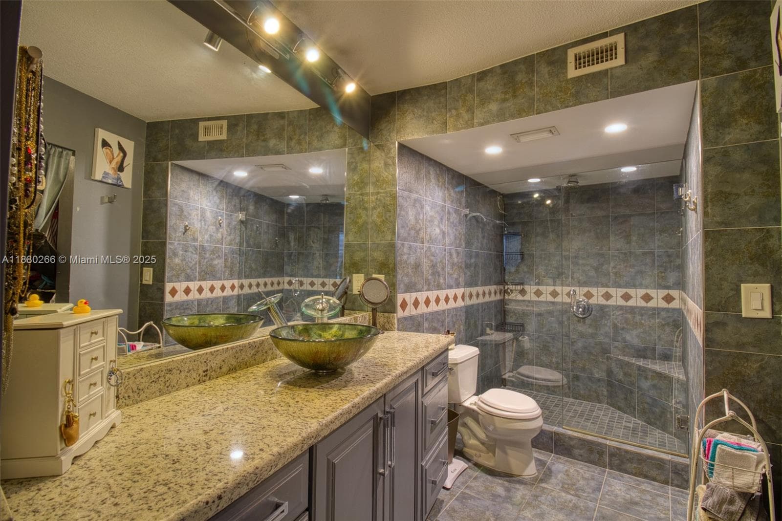 LAKE EMERALD CONDOMINIUM · #306 in Oakland Park - Photo 11