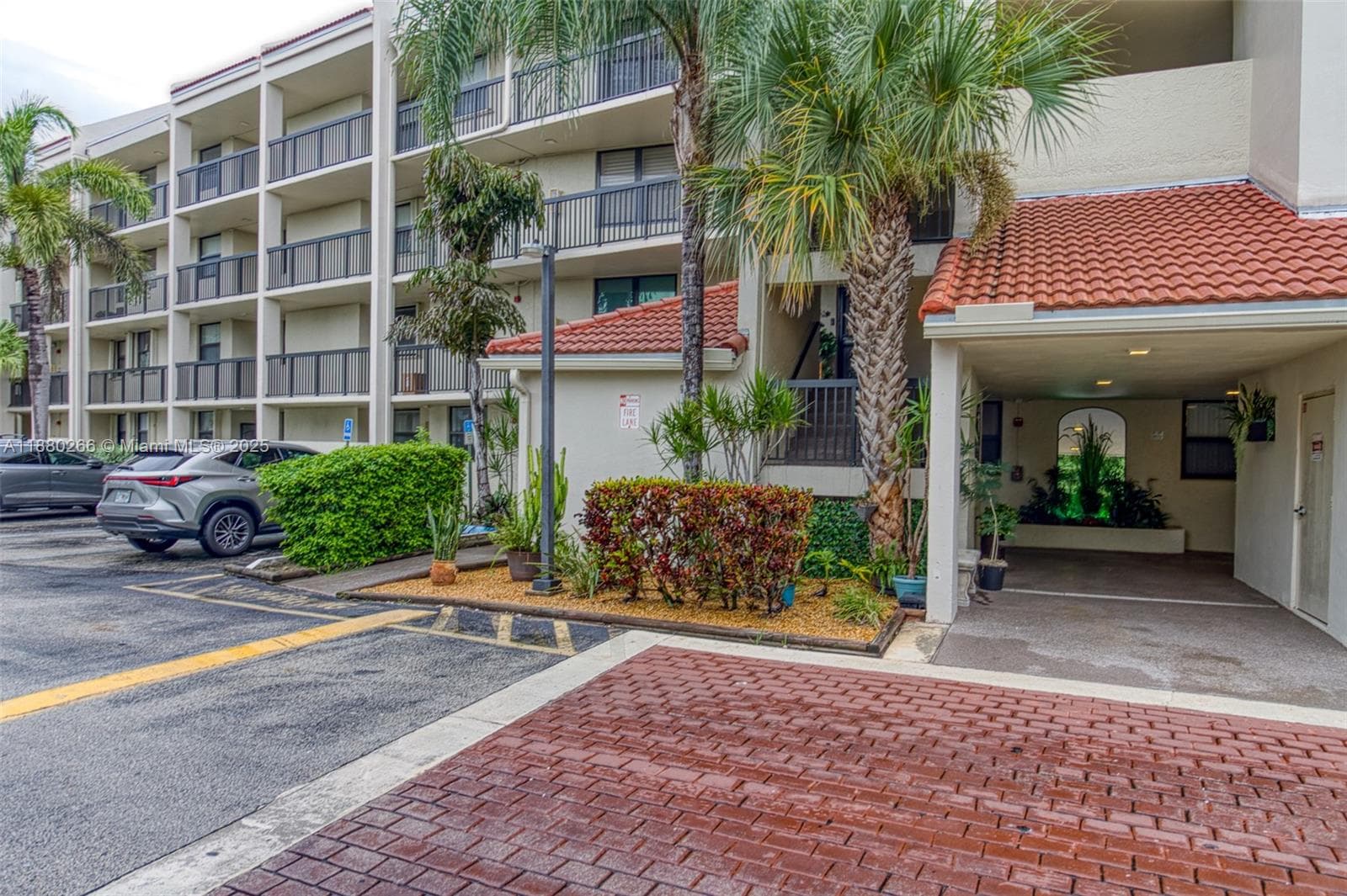 LAKE EMERALD CONDOMINIUM · #306 in Oakland Park - Photo 19