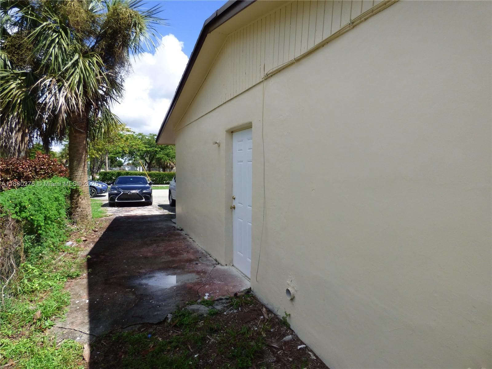 3560 NW 8th St photo 13