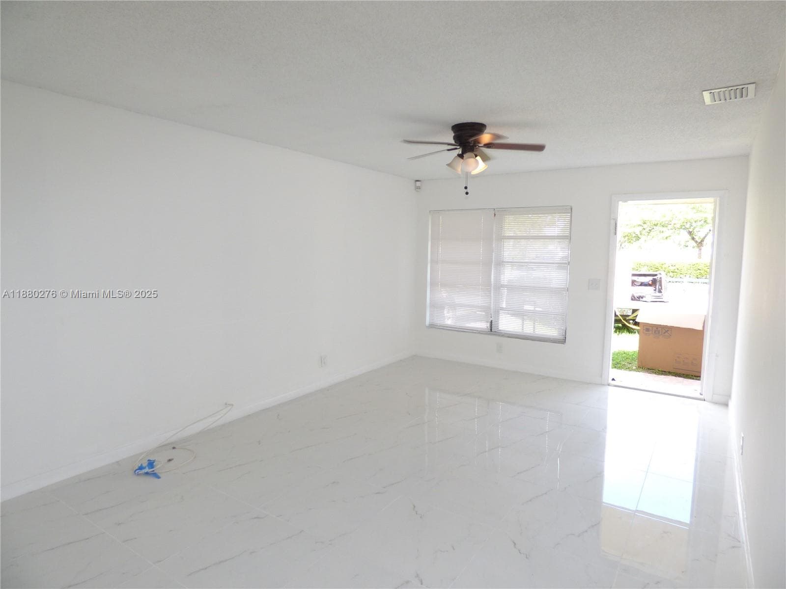 3560 NW 8th St photo 4