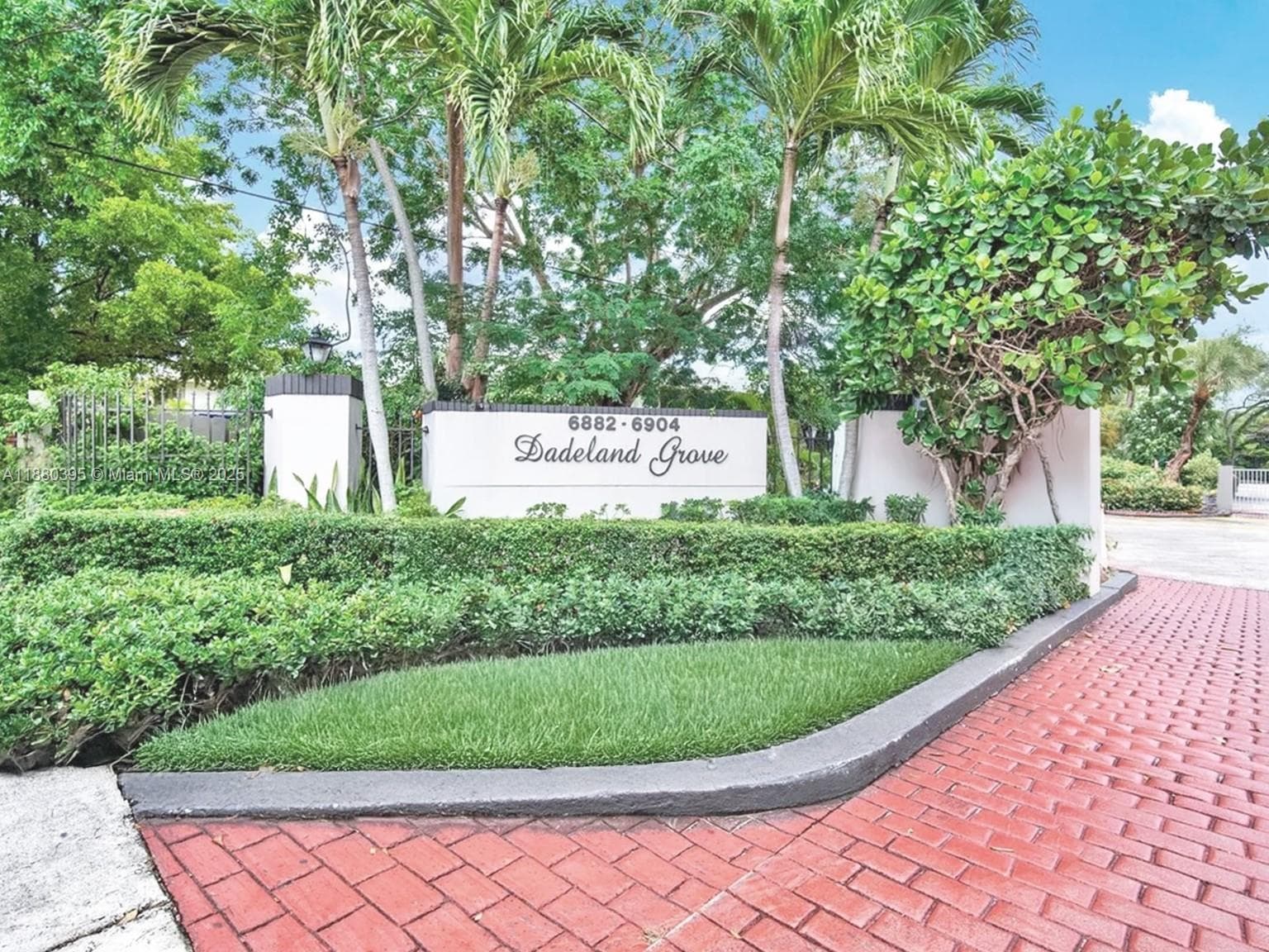 DADELAND GROVE CONDO · #D101 in Pinecrest - Photo 1