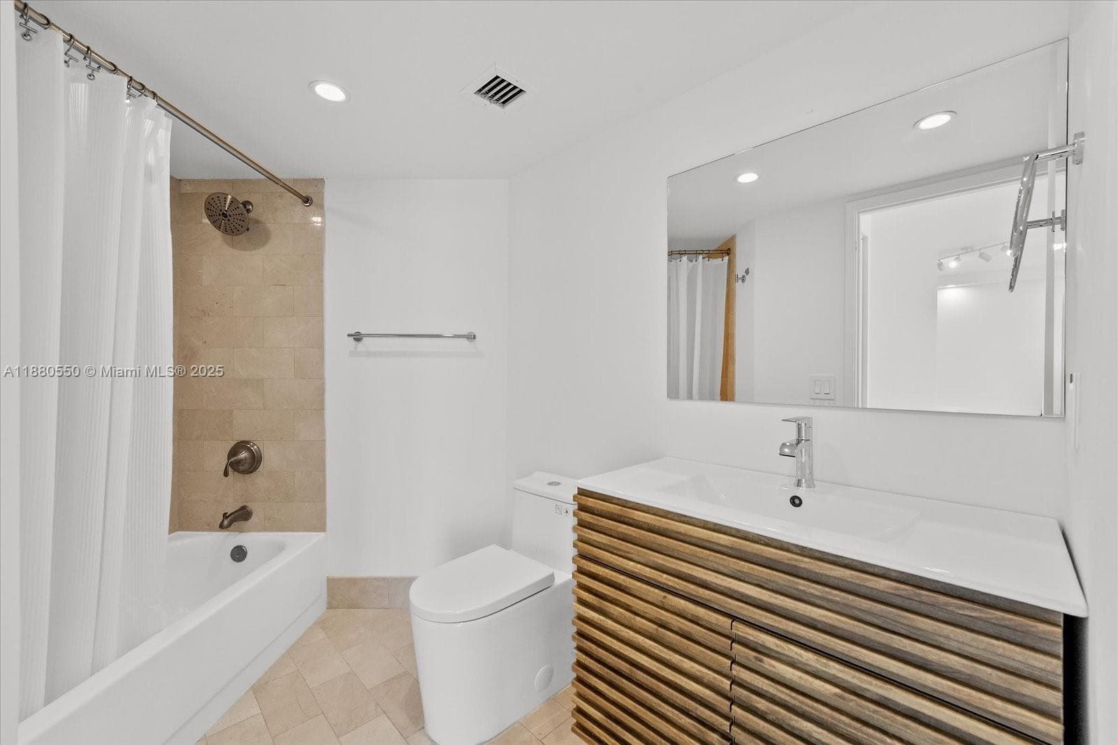 LA RIVE GAUCHE CONDO · #1004 in Miami Beach - Photo 8