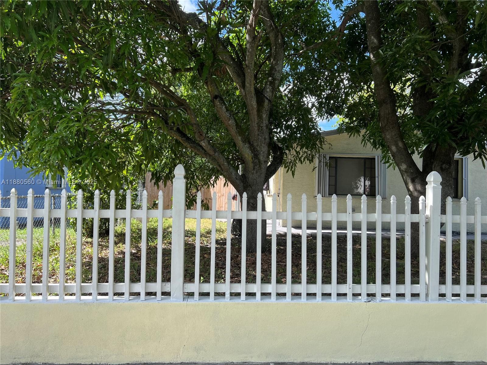 931 NW 34th Way photo 2