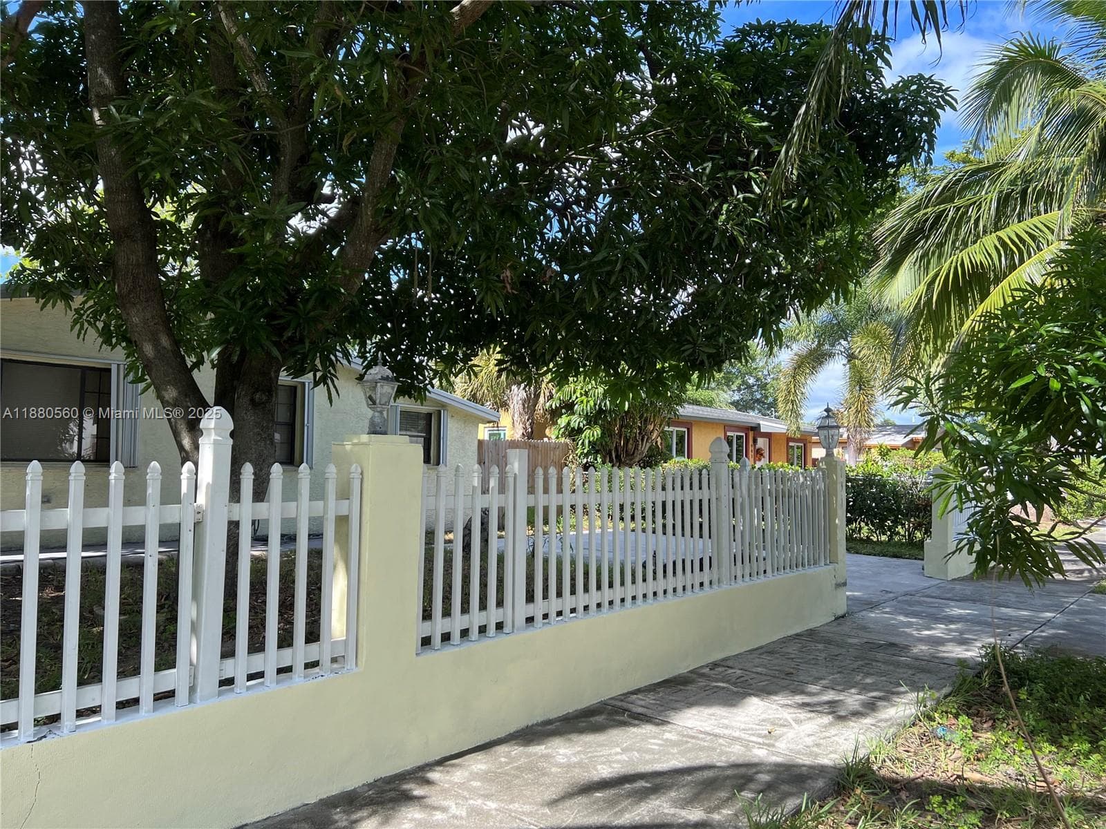 931 NW 34th Way photo 3