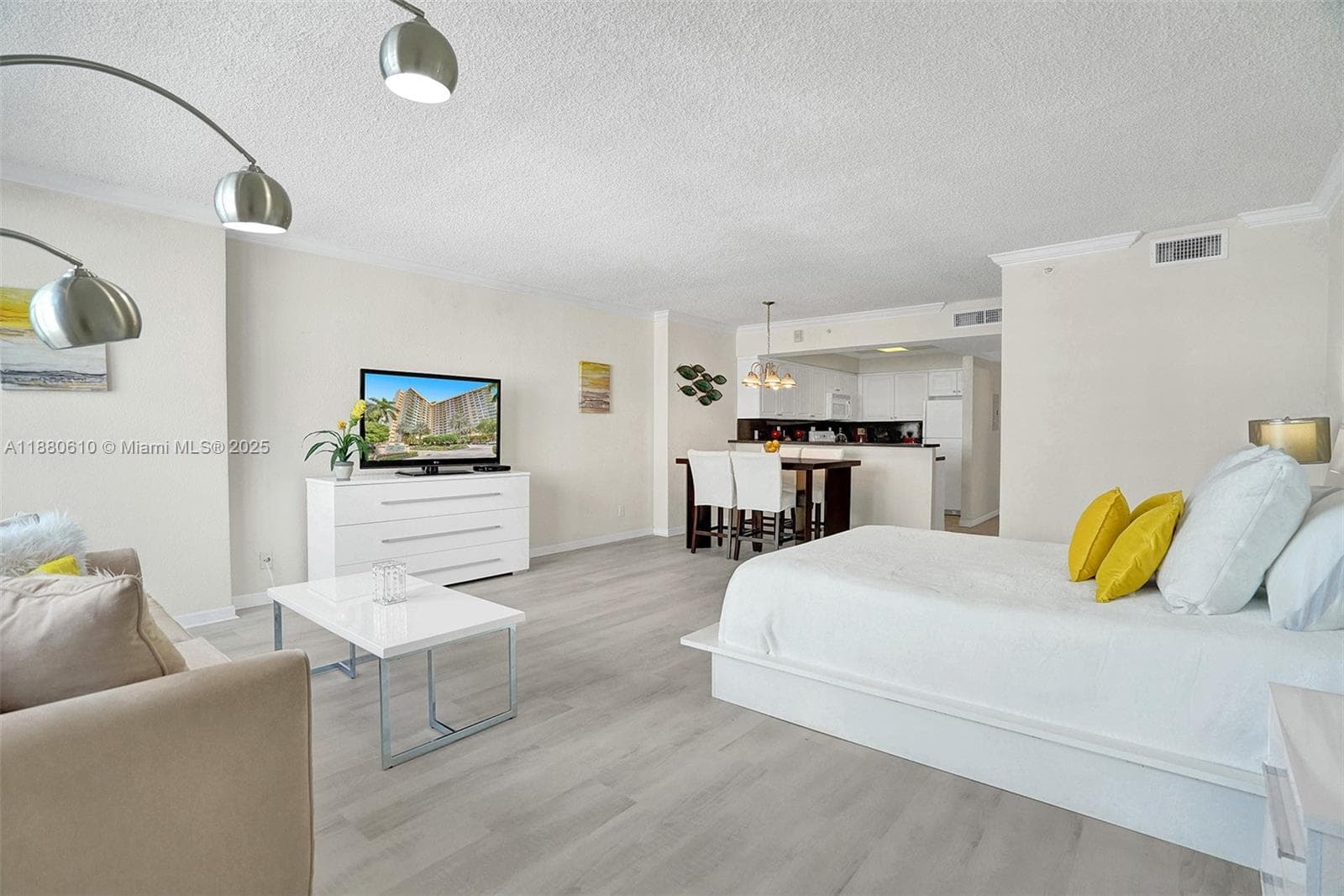 WAVE CONDO · #903 (available) in Hollywood - Photo 6