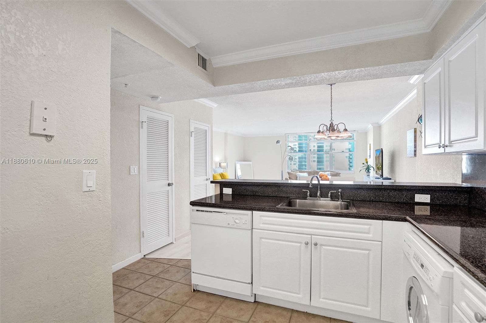 WAVE CONDO · #903 (available) in Hollywood - Photo 17