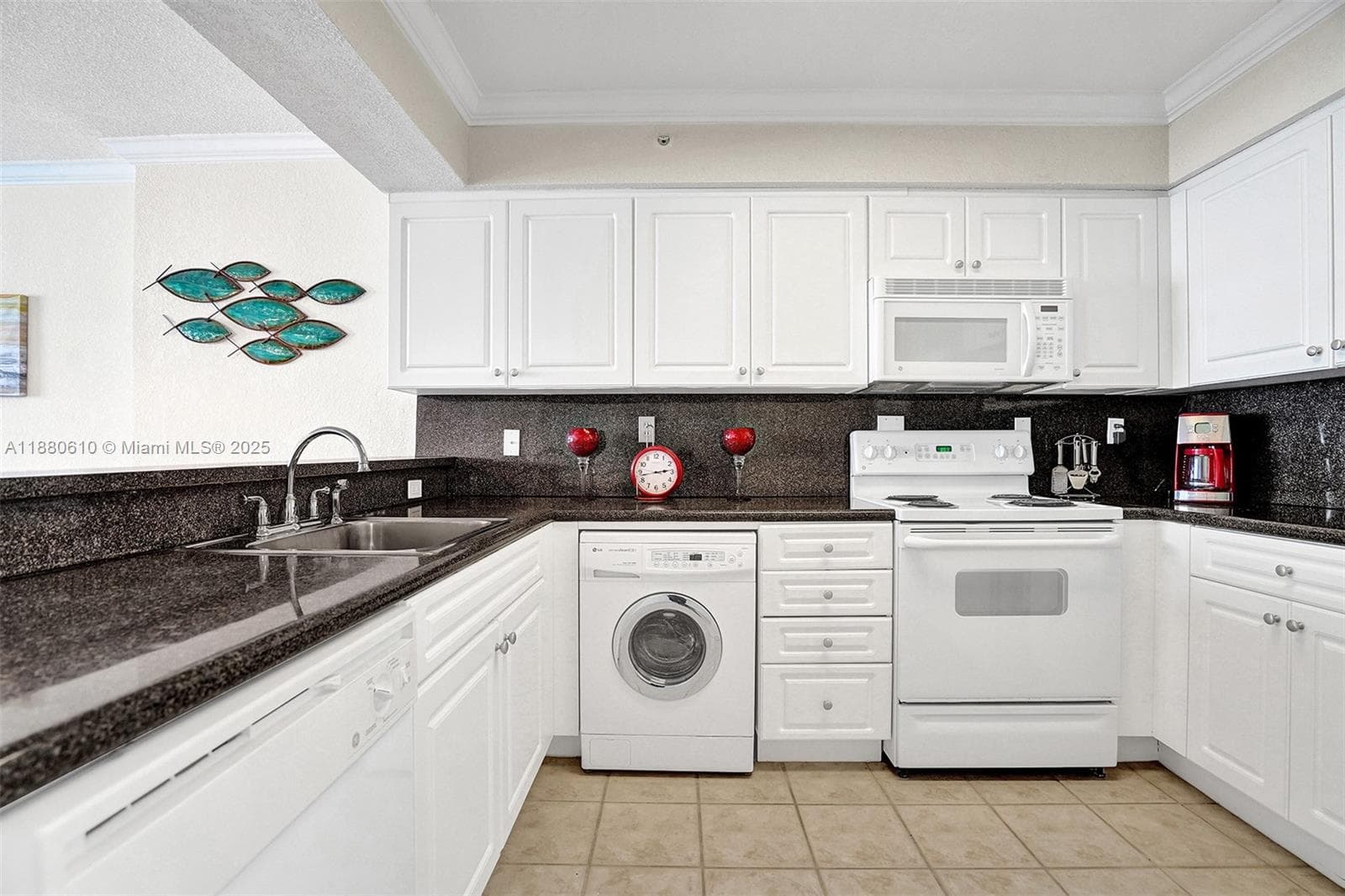 WAVE CONDO · #903 (available) in Hollywood - Photo 16