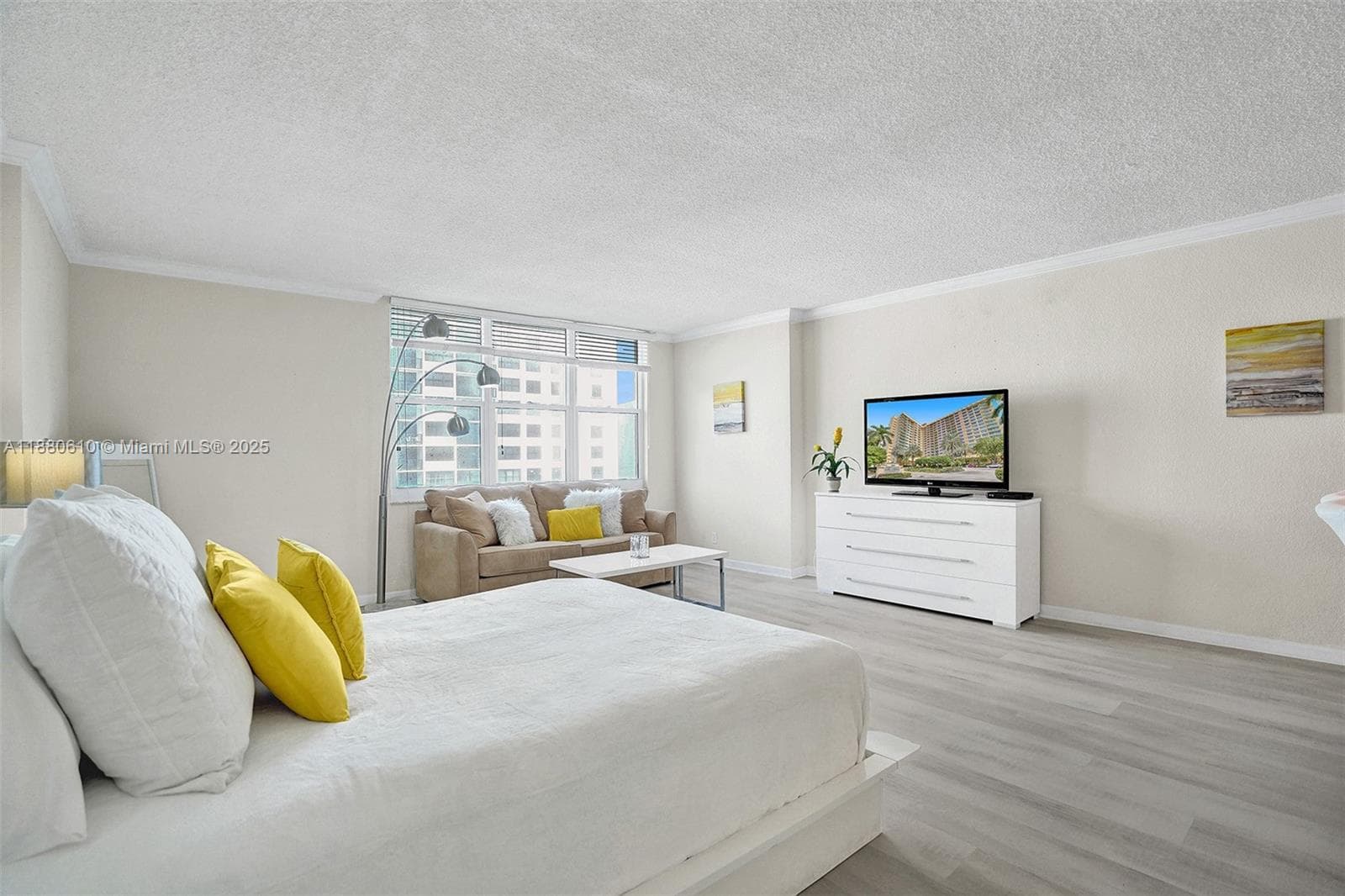 WAVE CONDO · #903 (available) in Hollywood - Photo 12