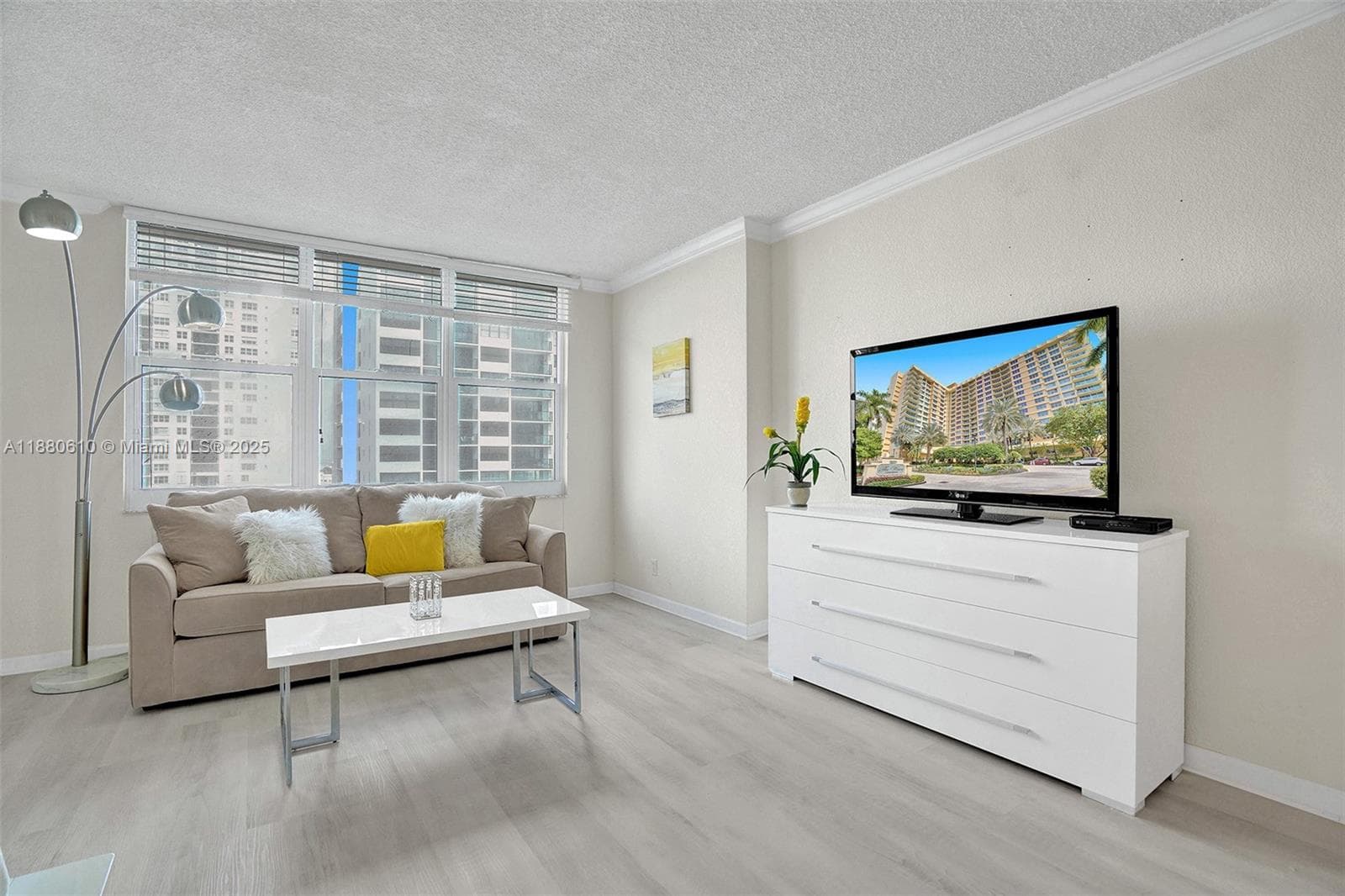 WAVE CONDO · #903 (available) in Hollywood - Photo 3