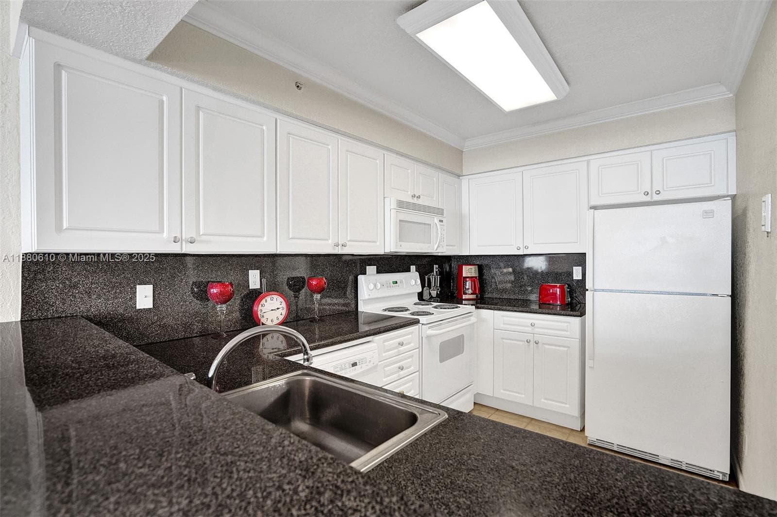 WAVE CONDO · #903 (available) in Hollywood - Photo 15