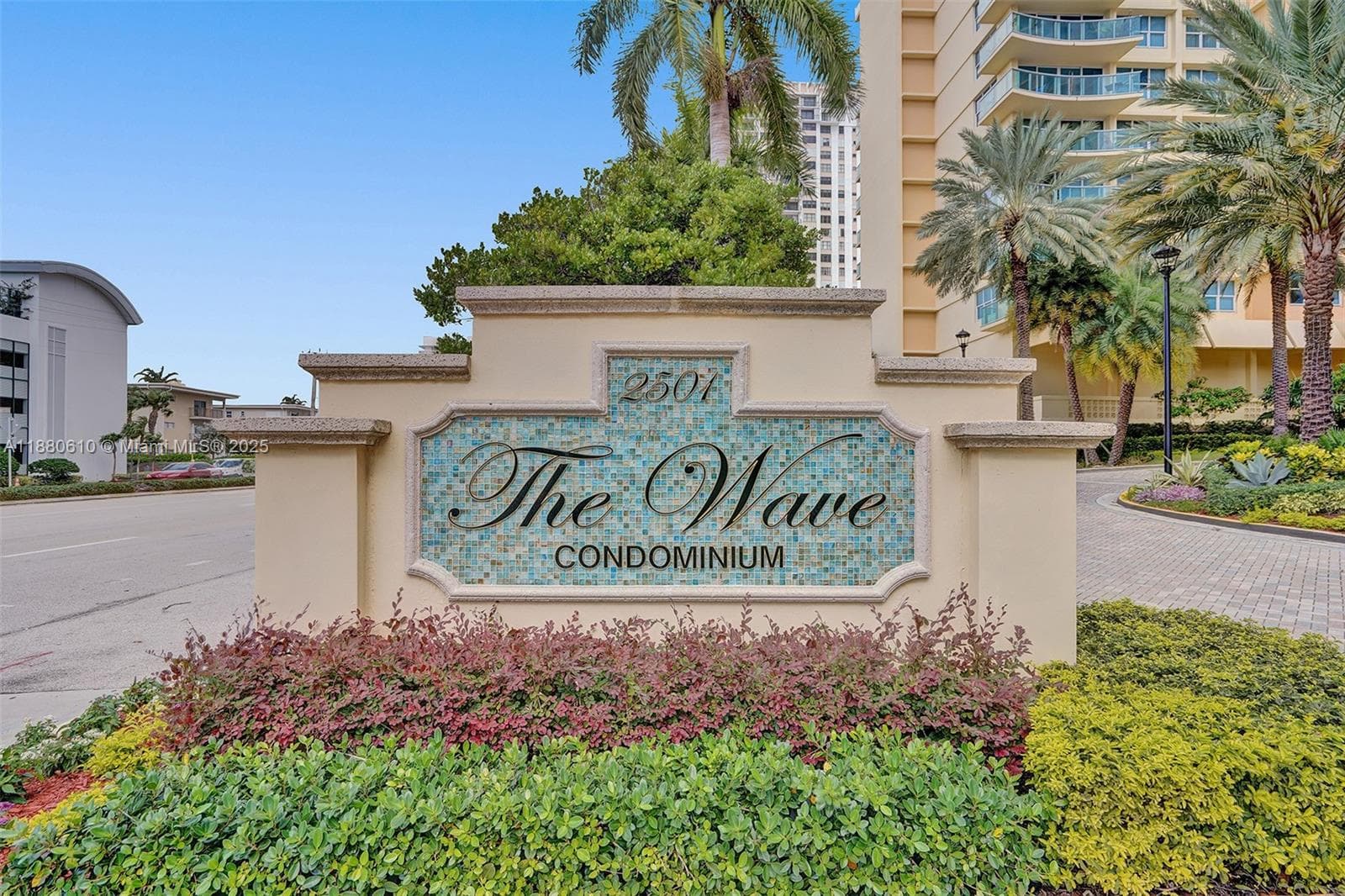 WAVE CONDO · #903 (available) in Hollywood - Photo 21