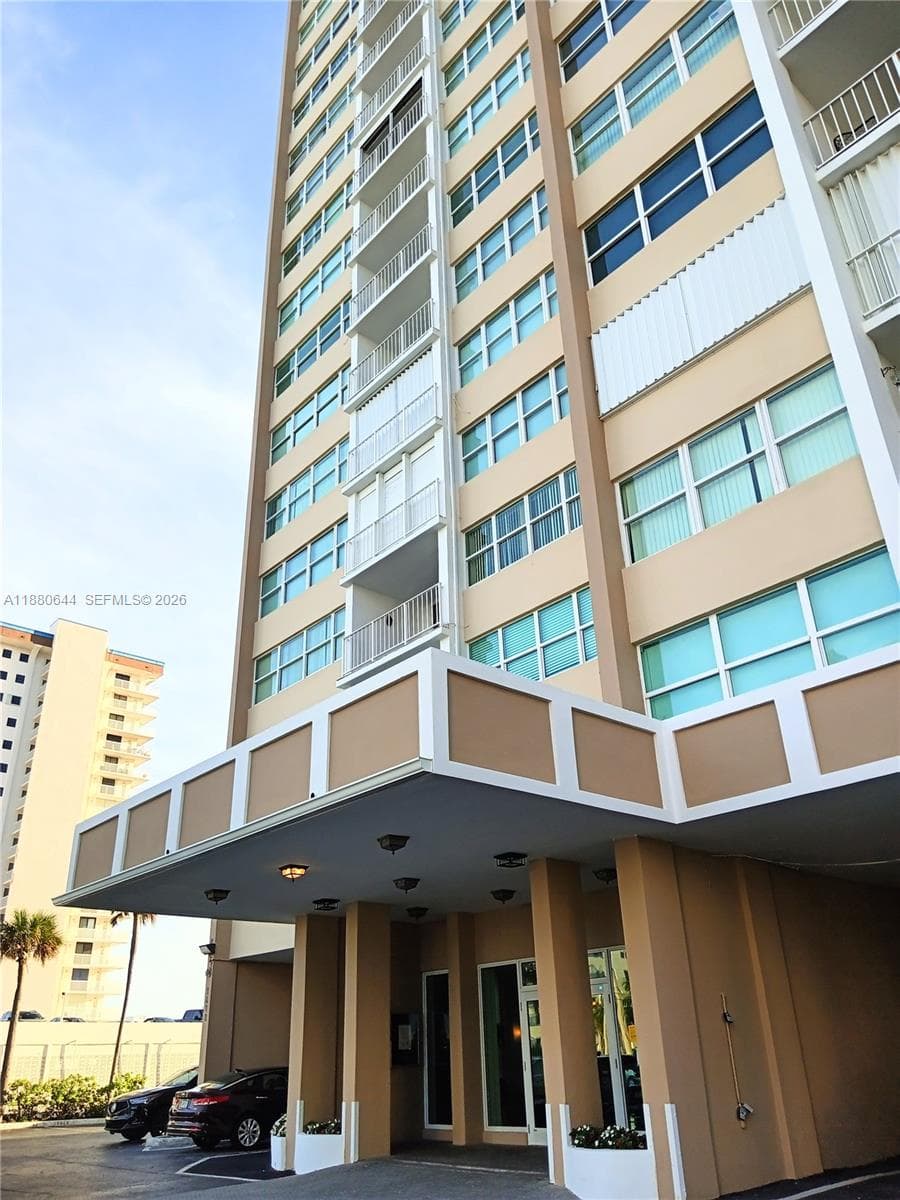 TRAFALGAR TOWERS CONDOMINI · #1208 in Hollywood - Photo 28