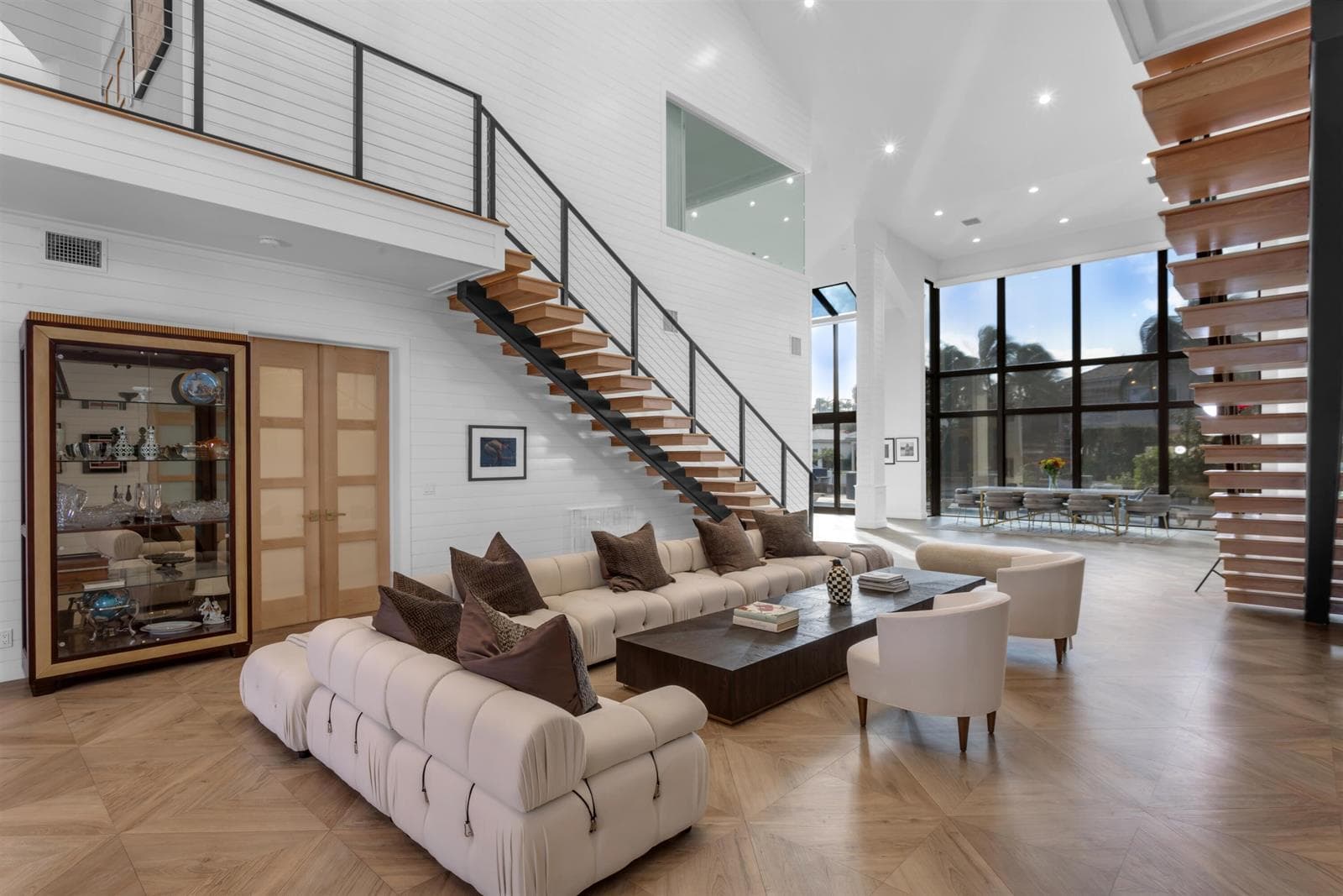 GREATROOM_SEATING_LEFT