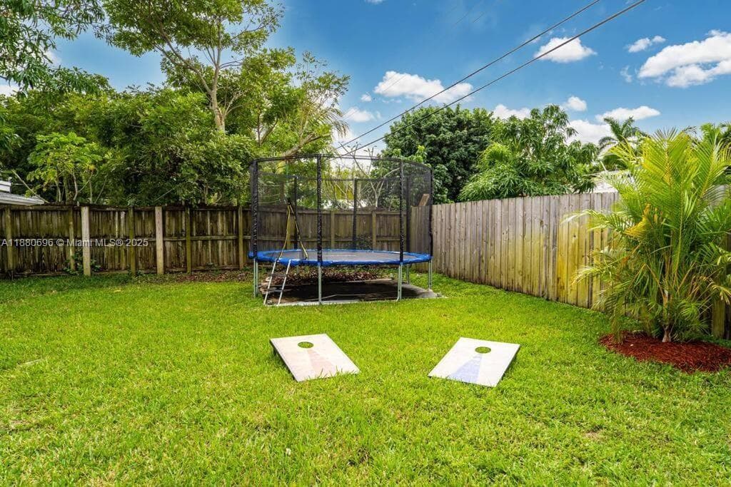 2041 SW 37th Ter photo 27
