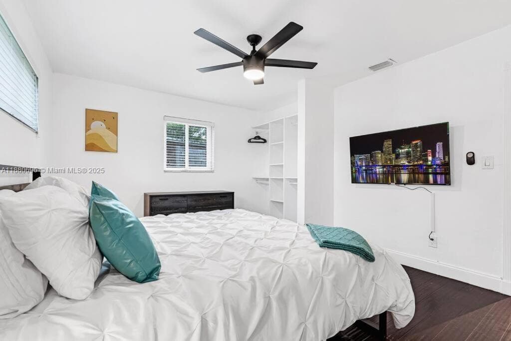 2041 SW 37th Ter photo 12
