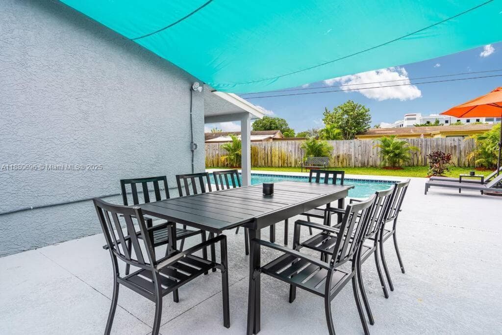 2041 SW 37th Ter photo 22