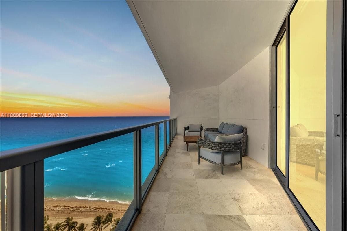 OCEAN PALMS CONDO · #2307 in Hollywood - Photo 2