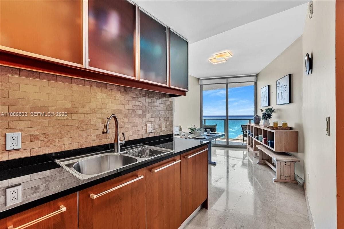 OCEAN PALMS CONDO · #2307 in Hollywood - Photo 25