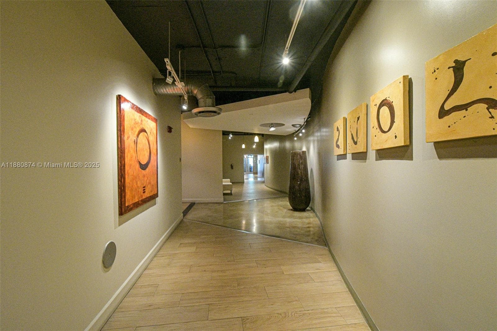 NEO CONDO · #1704 in Miami - Photo 4
