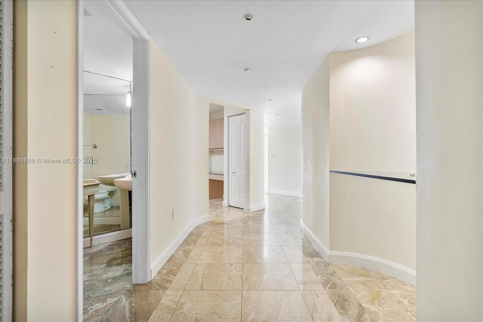 LEXCELLENCE CONDO · #2106 in Miami Beach - Photo 3