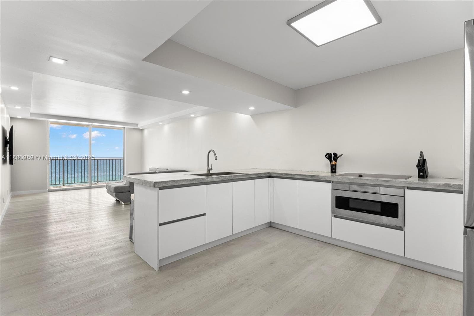 Edgewater Beach Towers · #903 in Hollywood - Photo 33
