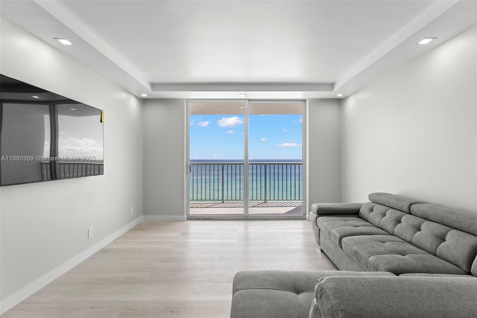 Edgewater Beach Towers · #903 in Hollywood - Photo 8