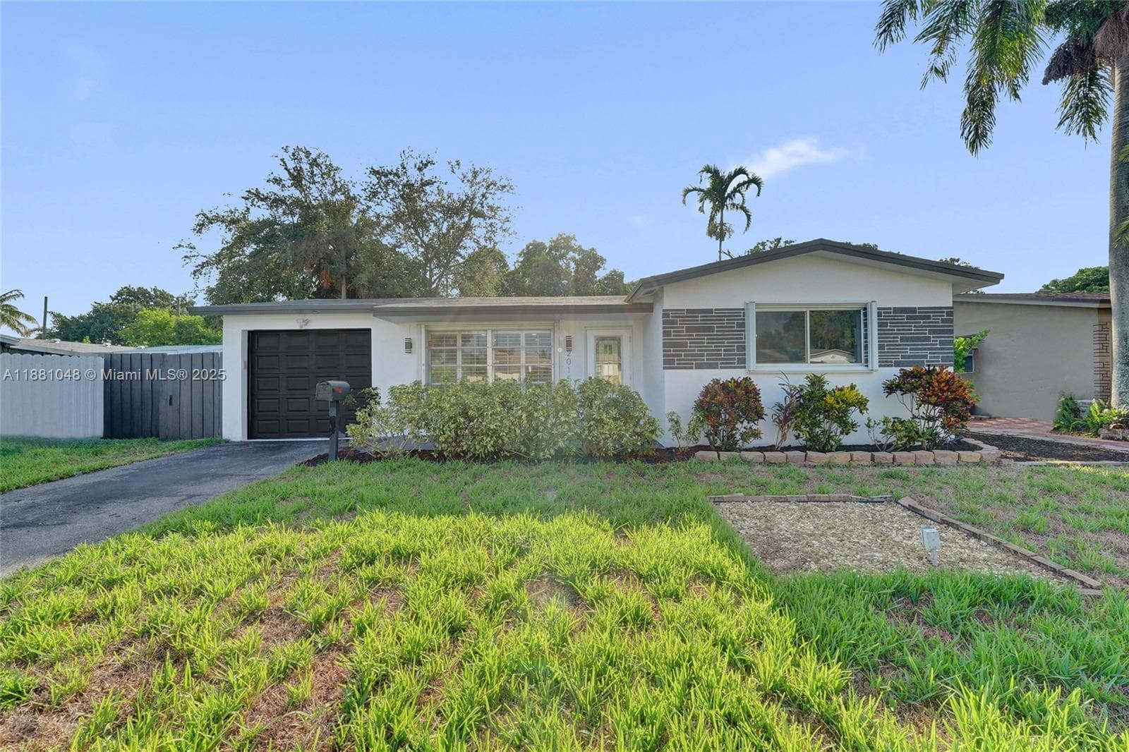 2015 N 58th Ave photo 2
