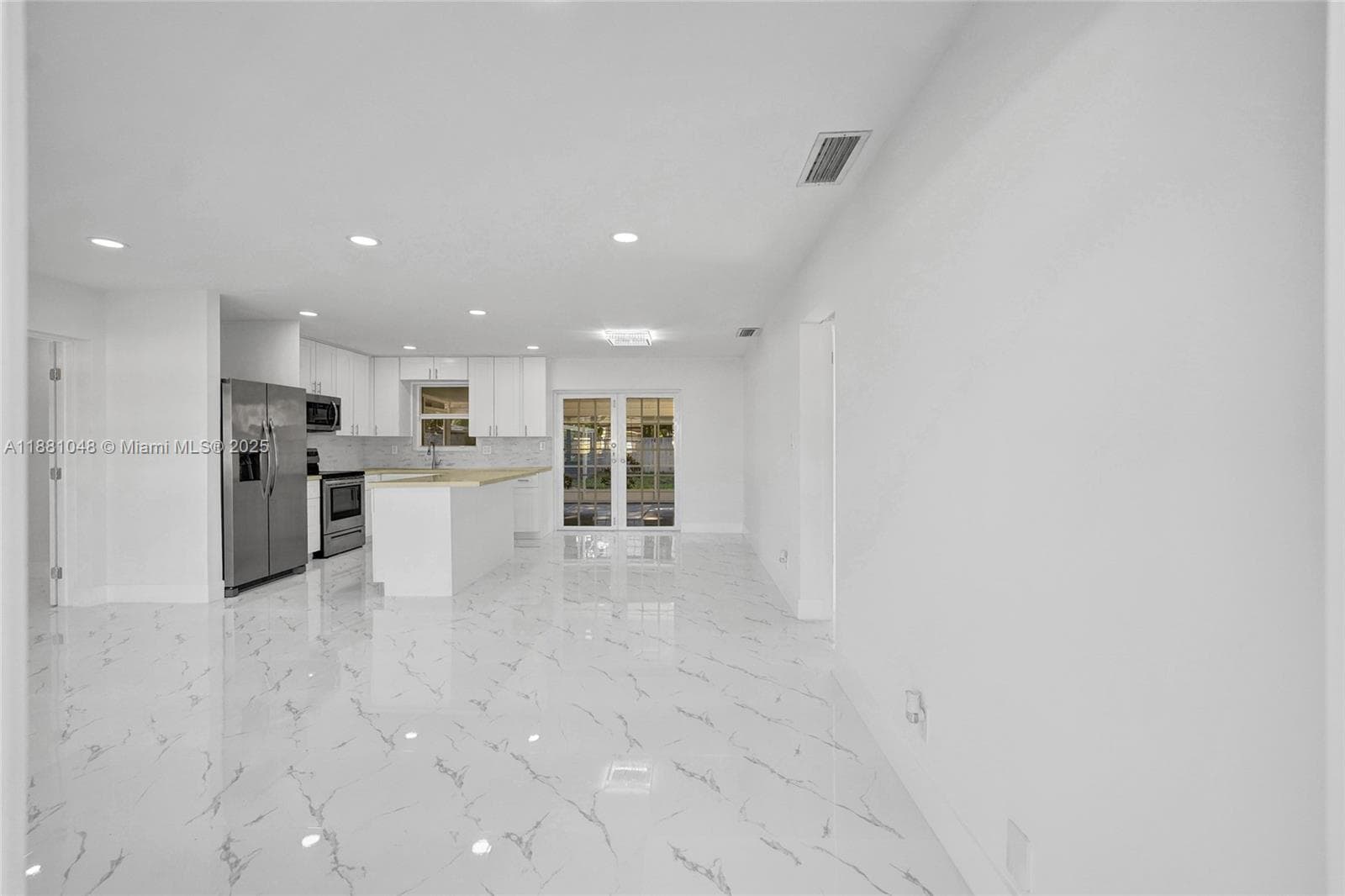 2015 N 58th Ave photo 6