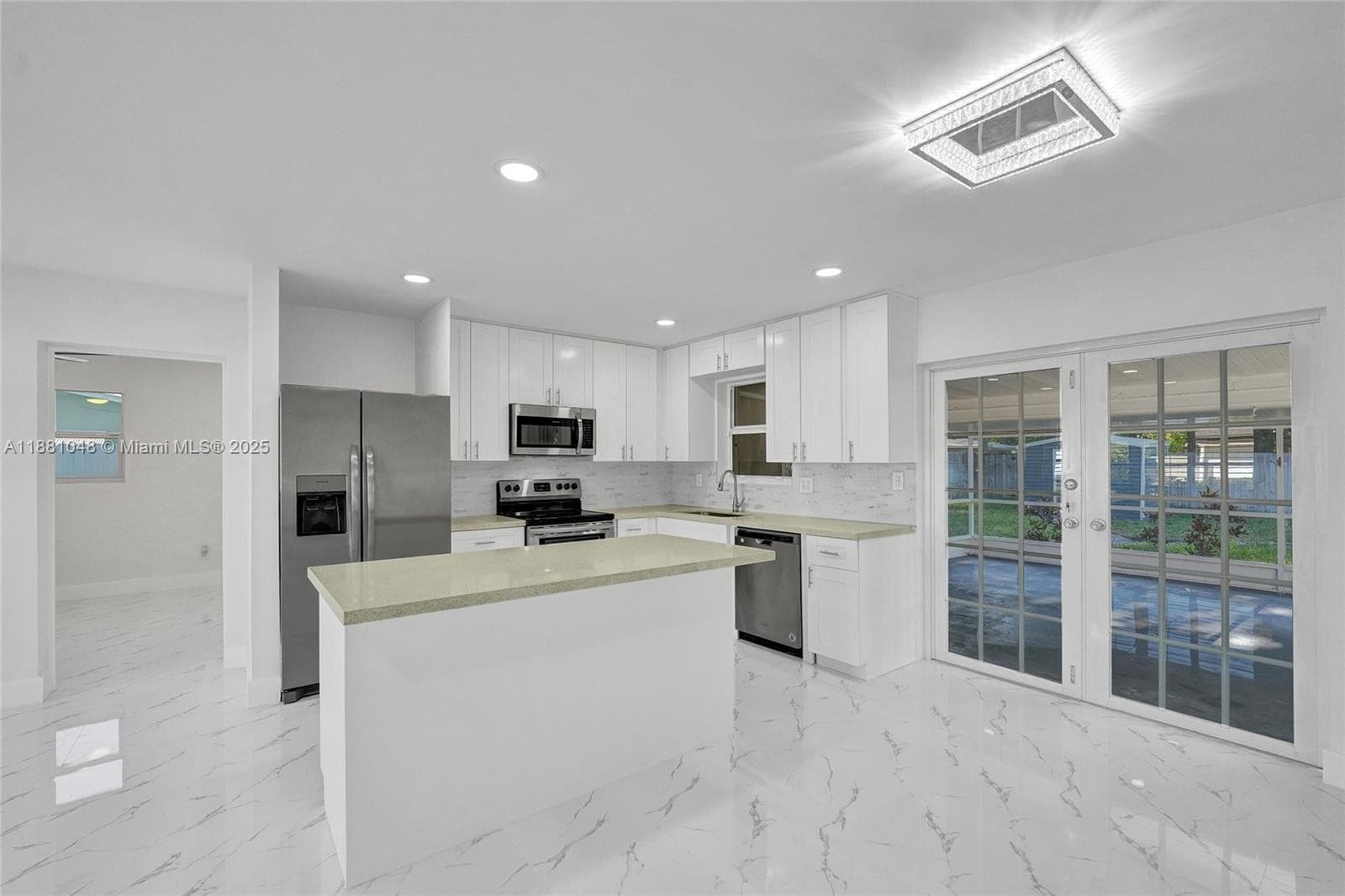 2015 N 58th Ave photo 17