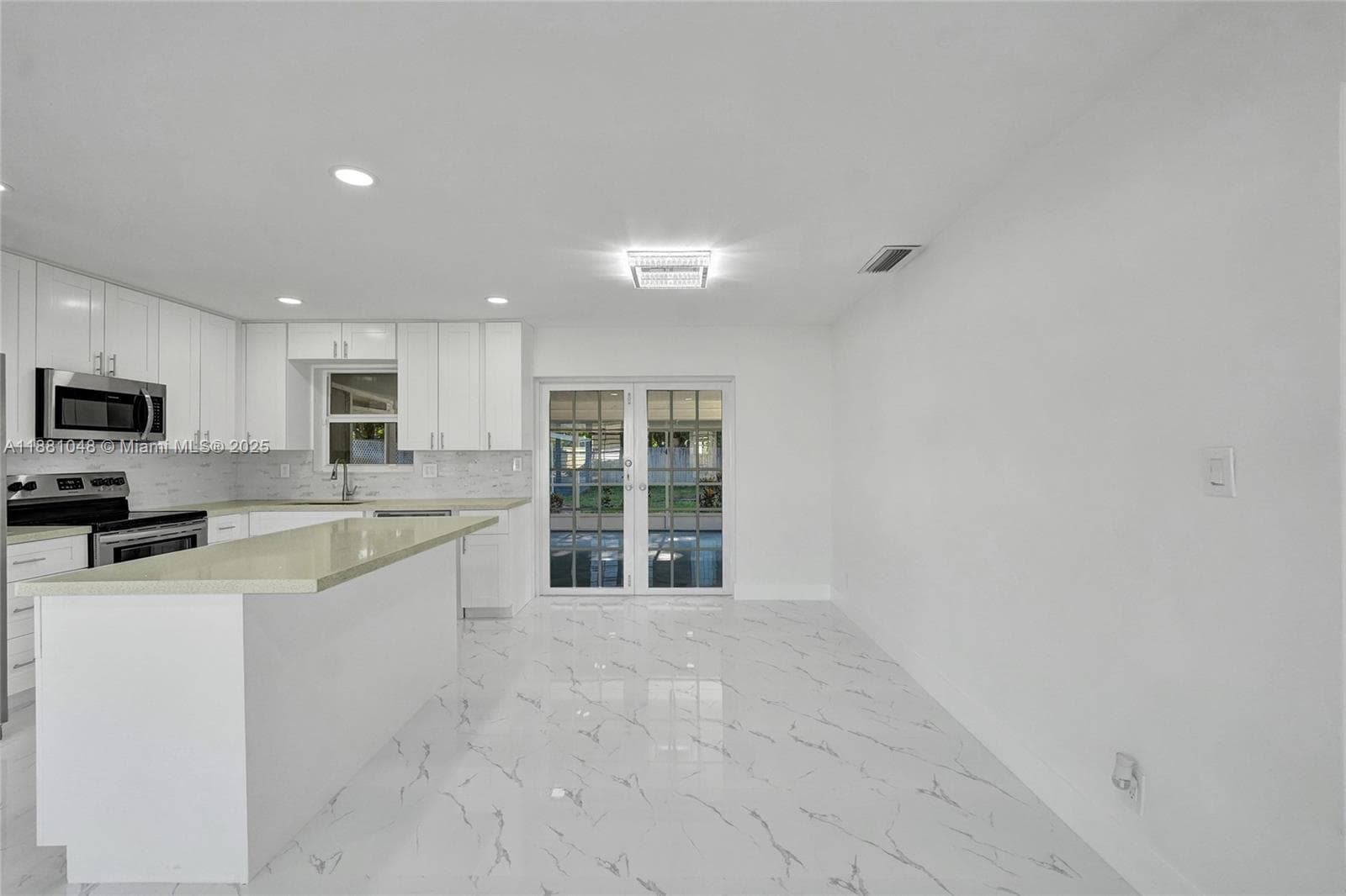 2015 N 58th Ave photo 16