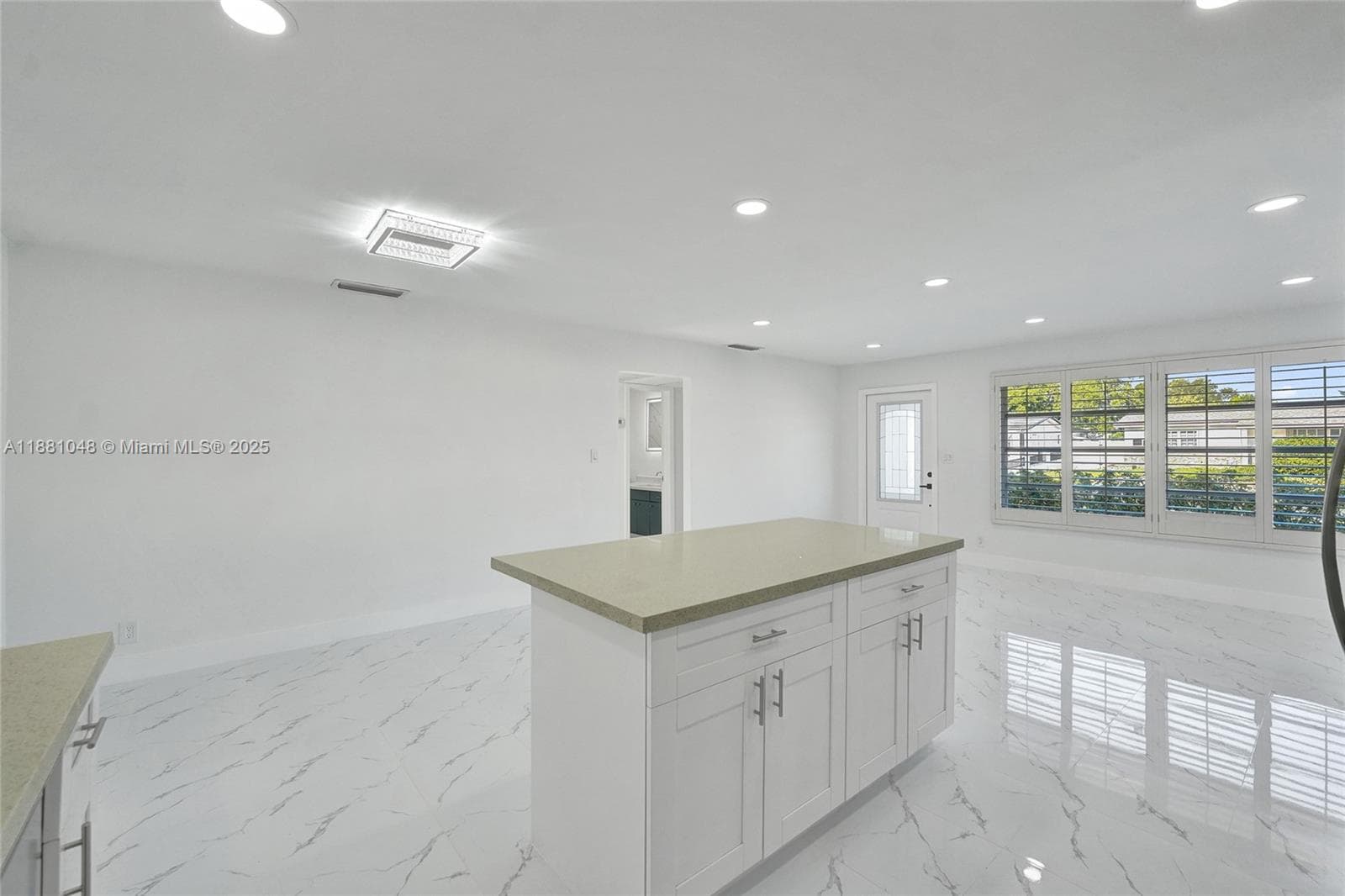 2015 N 58th Ave photo 26