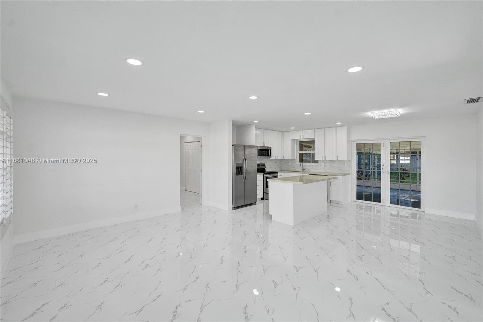 2015 N 58th Ave photo 7