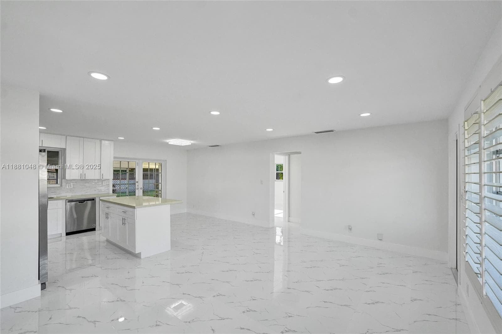 2015 N 58th Ave photo 9