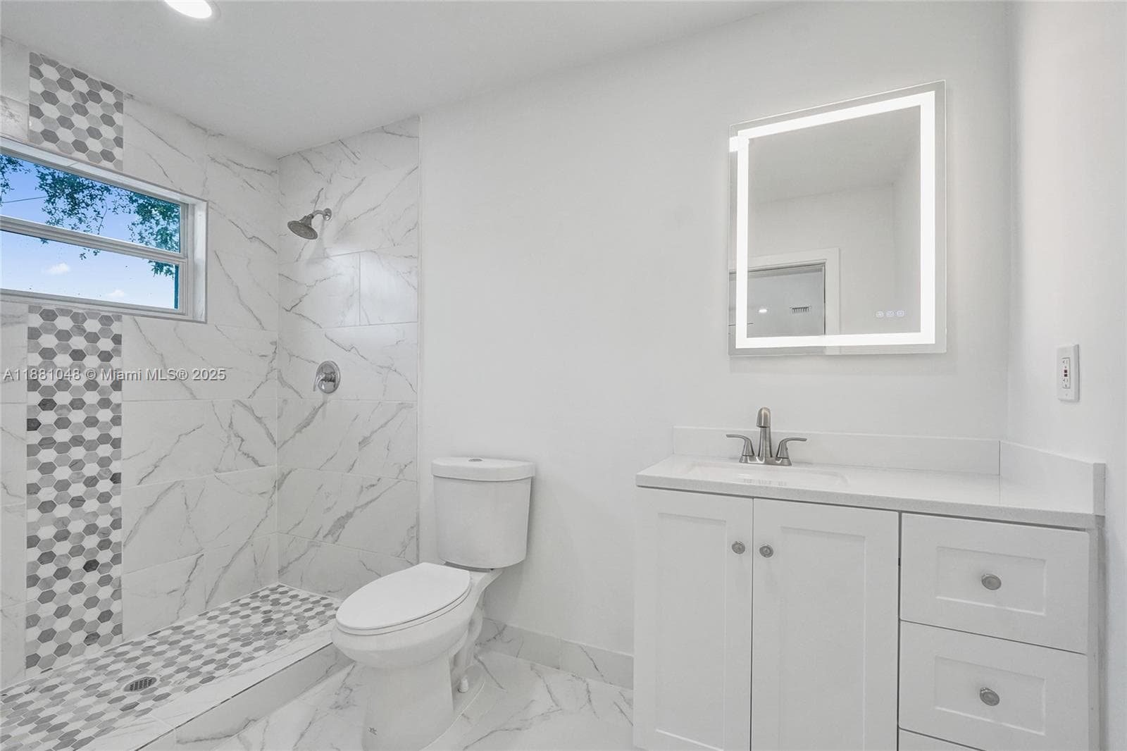 2015 N 58th Ave photo 34